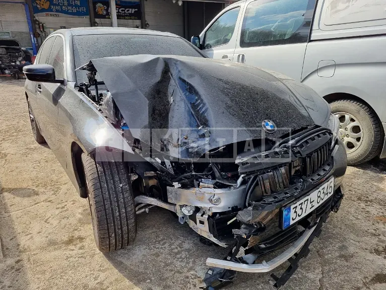 Photo 2 of 10: 2021 BMW 320i, VIN WBA5X510XMFL39863 — Korean insurance auction