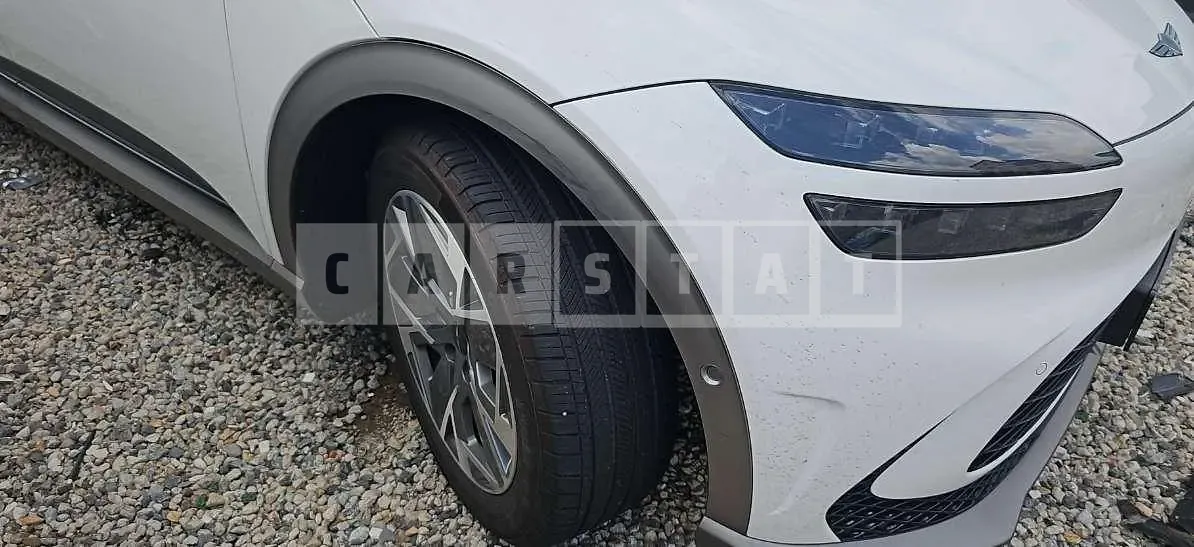 Photo 2 of 10: 2022 Genesis GV60 Electric Car — Korean insurance auction