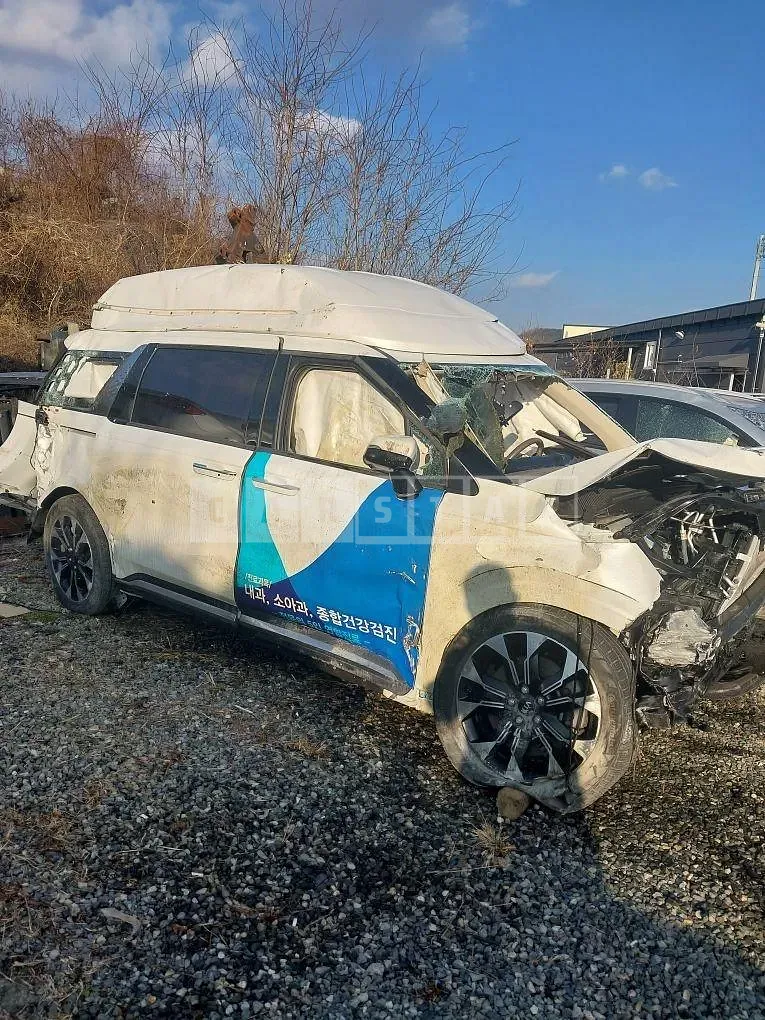 Photo 2 of 13: 2021 Kia Carnival High Limousine, VIN KNANE813BMS094821 — Korean insurance auction