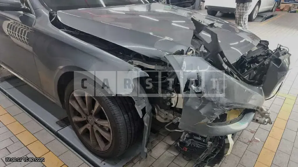 Photo 2 of 9: 2019 Mercedes-Benz E300 4Matic, VIN WDDZF4KB1KA493265 — Korean insurance auction