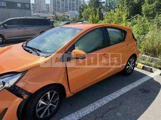 Photo 2 of 13: 2018 Toyota Prius C — Korean insurance auction