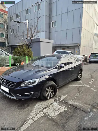 Photo 1 of 9: 2015 Volvo V60 D3, VIN YV1FW79B0G1298469 — Korean insurance auction