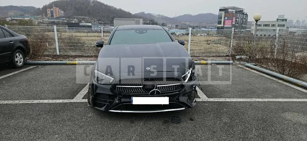 Photo 2 of 25: 2021 Mercedes-Benz E220d 4Matic, VIN W1KZF0FBXMA875459 — Korean insurance auction