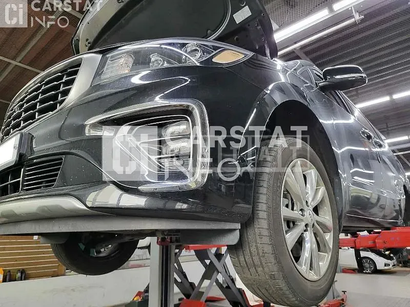 Photo 2 of 15: 2019 Kia Carnival, VIN KNAME811BKS564704 — Korean insurance auction