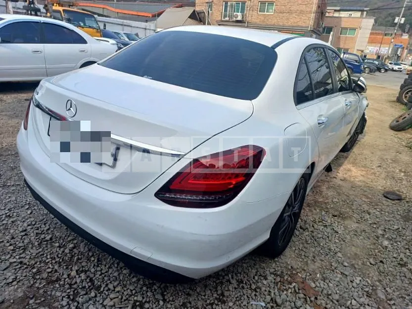 Photo 2 of 10: 2019 Mercedes-Benz C200 — Korean insurance auction