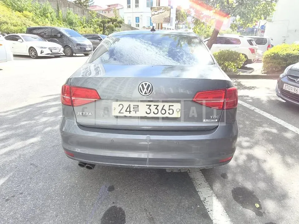 Photo 2 of 4: 2015 Volkswagen Jetta 2.0 TDI BMT Premium, VIN WVWZZZ16ZFM014190 — Korean insurance auction