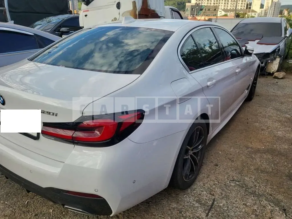 Photo 2 of 6: 2022 BMW 520i — Korean insurance auction