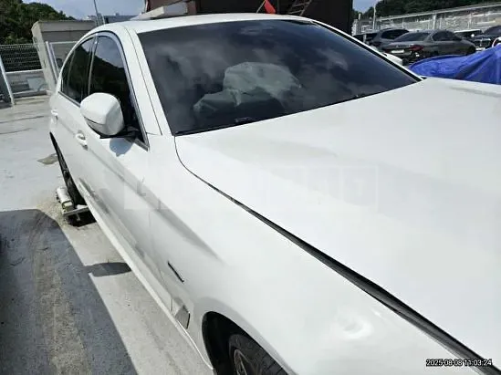 Photo 2 of 26: 2023 BMW 530e — Korean insurance auction