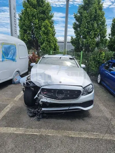 Photo 1 of 18: 2018 Mercedes-Benz E 300 4Matic, VIN WDDZF4KB6JA379762 — Korean insurance auction