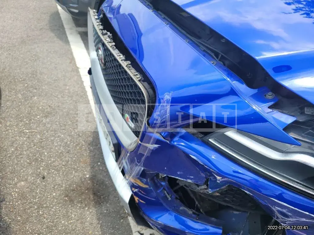 Photo 2 of 48: 2017 Jaguar F-Pace 30d, VIN SADCA2BK4HA898830 — Korean insurance auction