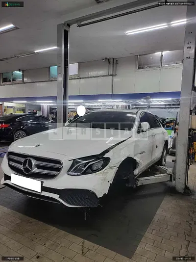 Photo 1 of 9: 2017 Mercedes-Benz E200, VIN WDDZF4CB6JA300475 — Korean insurance auction