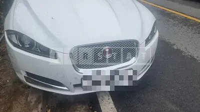 Photo 1 of 17: 2015 Jaguar XF 2.0GTDI — Korean insurance auction