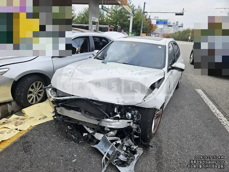 Photo 2 of 5: 2015 BMW 320i — Korean insurance auction