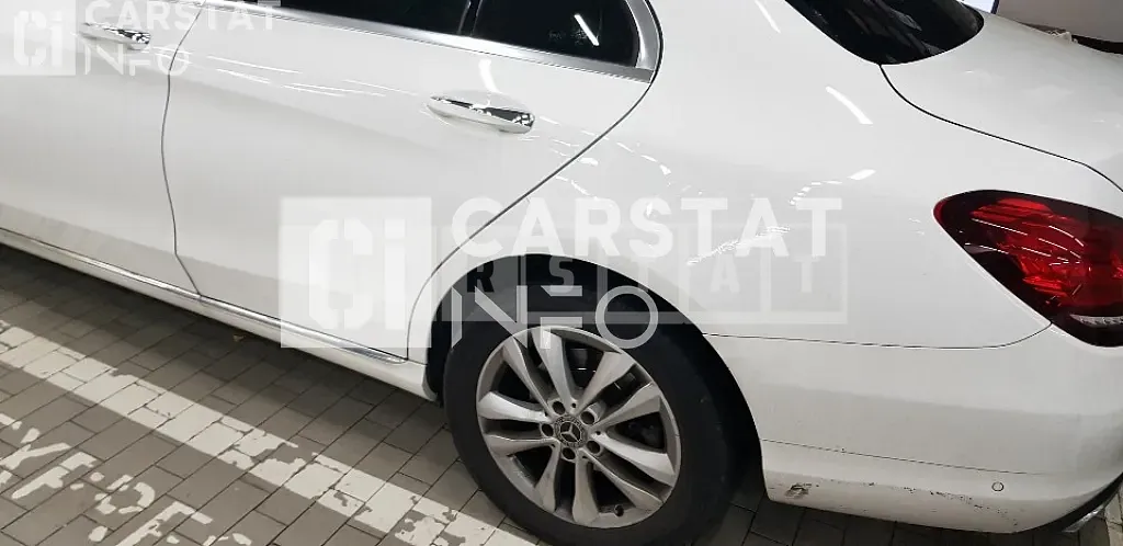 Photo 2 of 14: 2019 Mercedes-Benz C220 d, VIN WDDWF1EB6KR489937 — Korean insurance auction