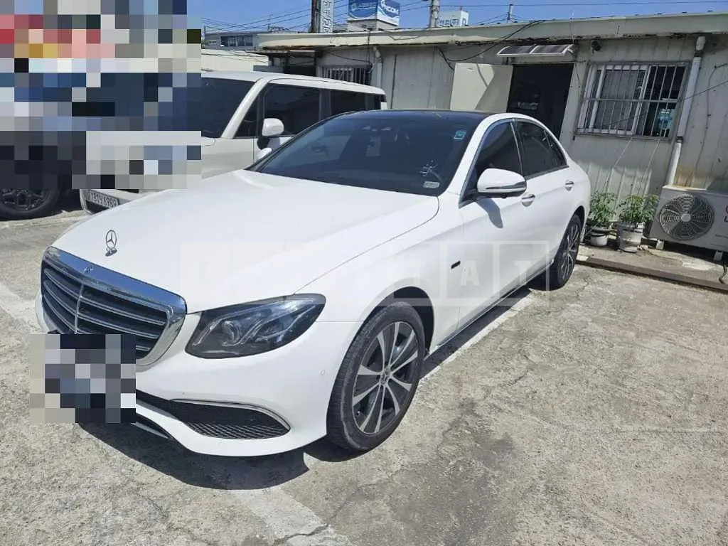Photo 2 of 54: 2019 Mercedes-Benz E300 e — Korean insurance auction
