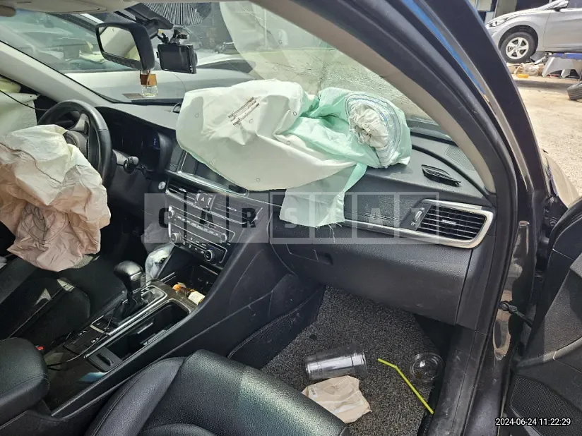 Photo 2 of 14: 2015 Kia K5 2.0 — Korean insurance auction