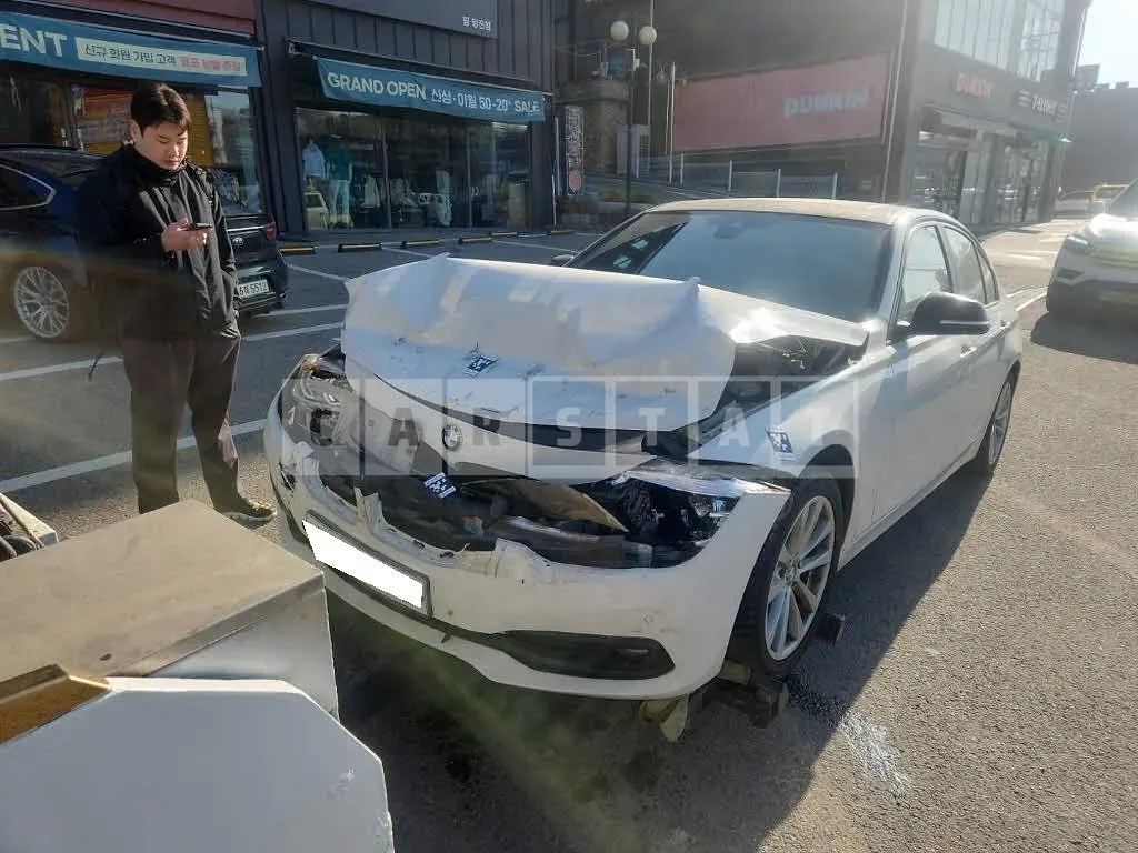 Photo 2 of 19: 2015 BMW 320d, VIN WBA8C510XGK633767 — Korean insurance auction