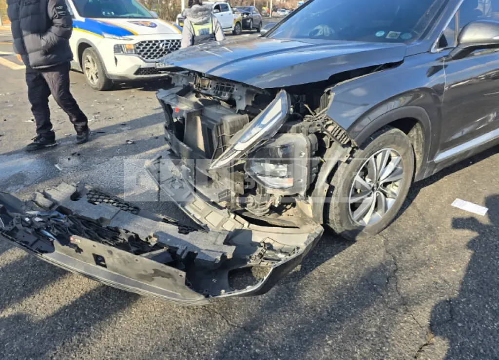 Photo 2 of 39: 2020 Hyundai Santa Fe, VIN KMHS281ABLU265538 — Korean insurance auction