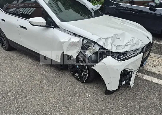 Photo 2 of 42: 2025 BMW iX xDrive50 — Korean insurance auction