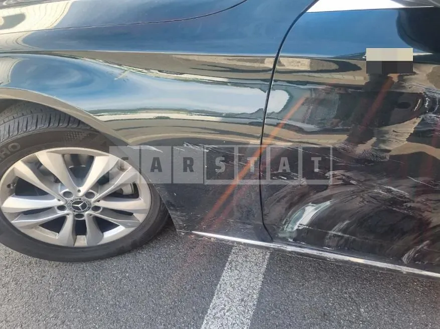 Photo 2 of 24: 2019 Mercedes-Benz C220 d, VIN WDDWF1EB1KR446106 — Korean insurance auction