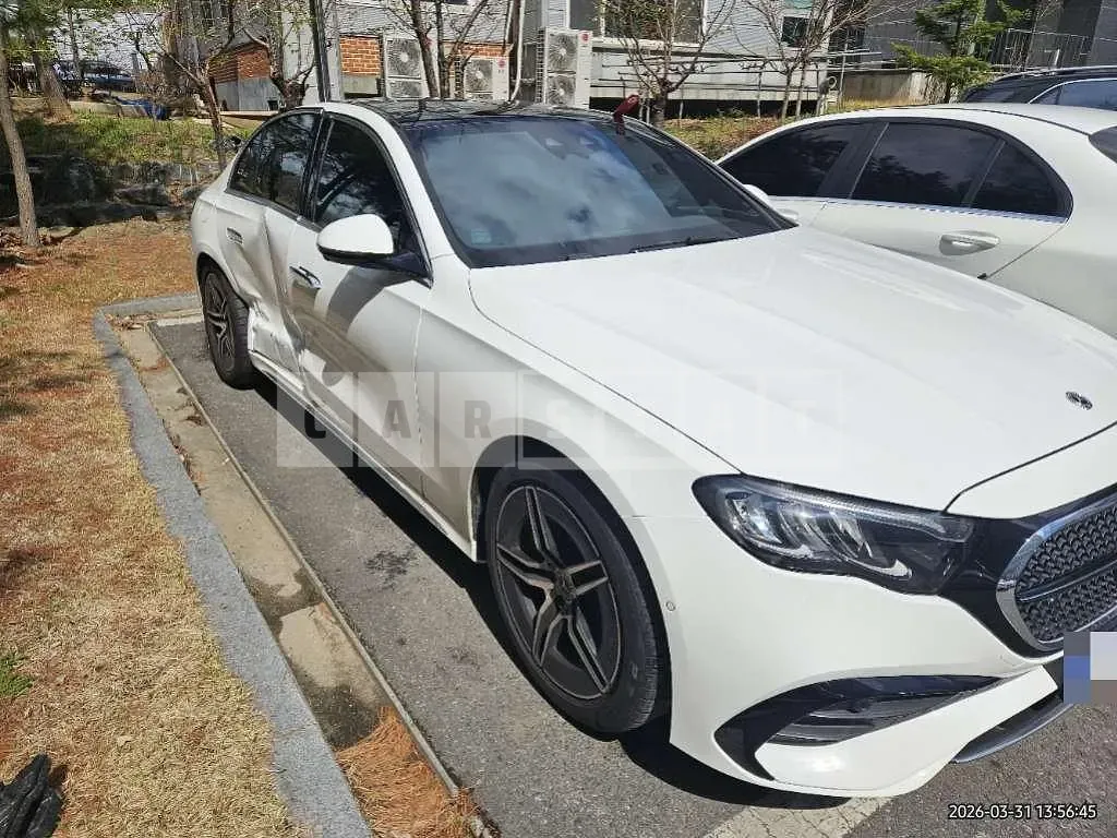 Photo 2 of 23: 2025 Mercedes-Benz E200 — Korean insurance auction