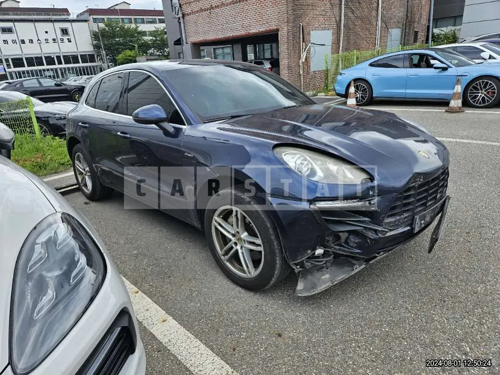 Photo 2 of 25: 2016 Porsche Macan S — Korean insurance auction