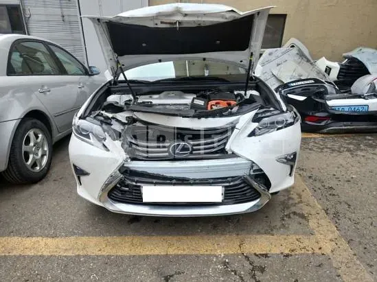 Photo 2 of 7: 2018 Lexus ES300h — Korean insurance auction