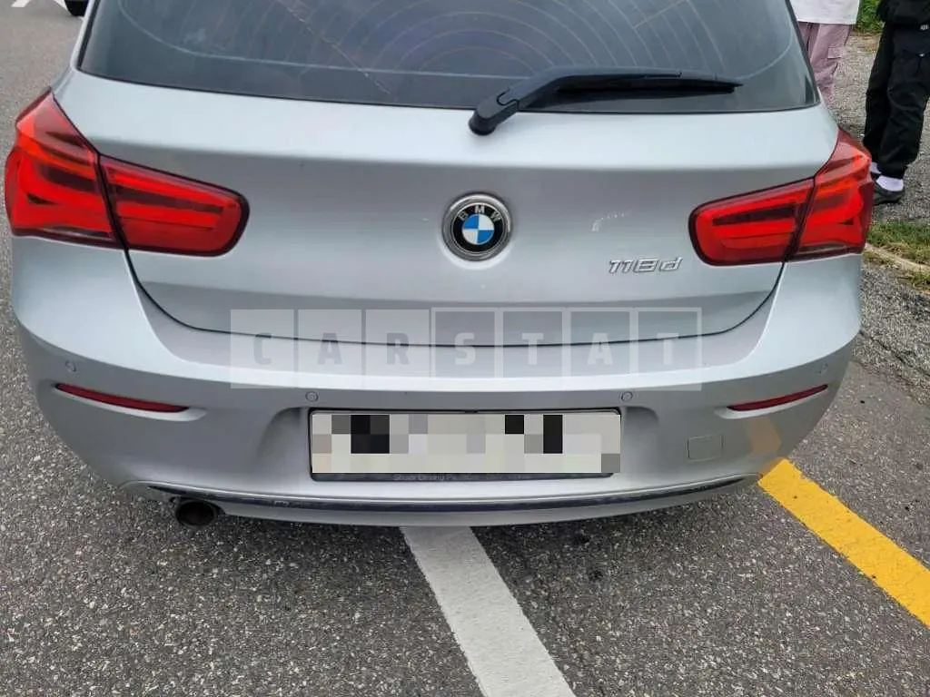 Photo 2 of 11: 2016 BMW 118d — Korean insurance auction