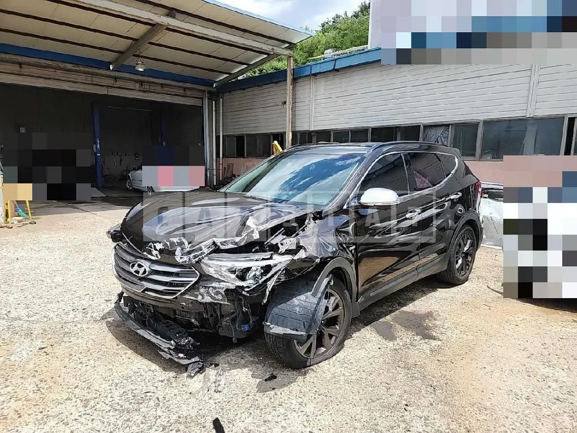 Photo 2 of 24: 2016 Hyundai Santa Fe 2.0, VIN KMHSW81UBHU744694 — Korean insurance auction