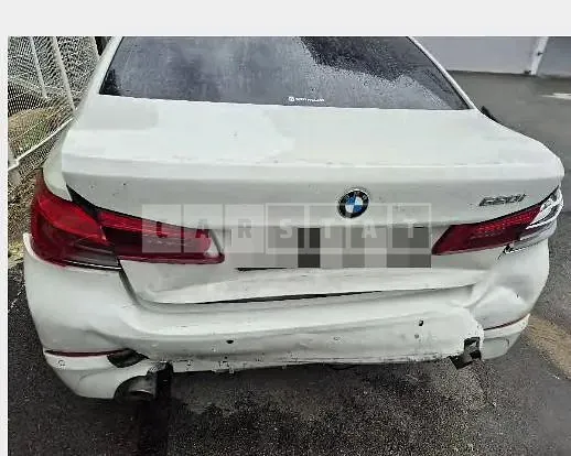 Photo 2 of 12: 2019 BMW 520i Luxury — Korean insurance auction