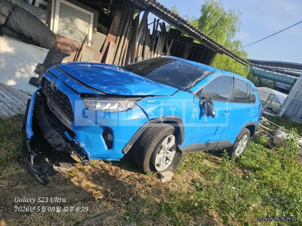 Photo 2 of 5: 2019 Toyota Love 4 — Korean insurance auction