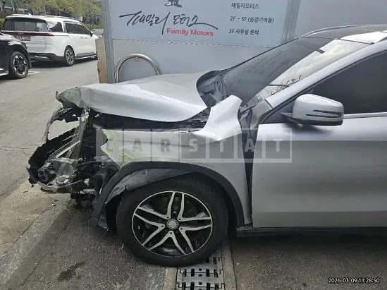 Photo 2 of 30: 2018 Mercedes-Benz GLA220 — Korean insurance auction