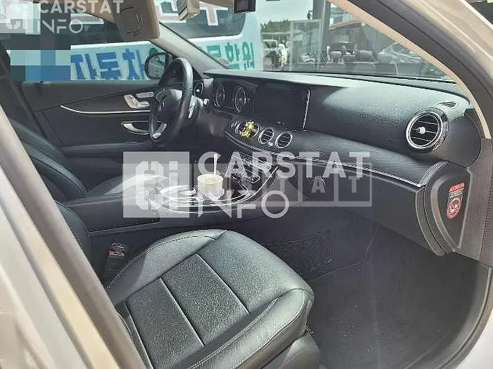 Photo 2 of 18: 2017 Mercedes-Benz E220 d 4Matic — Korean insurance auction