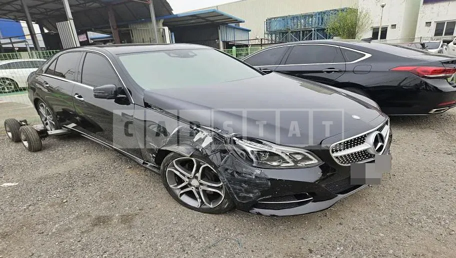 Photo 2 of 15: 2015 Mercedes-Benz E250 BlueTec 4Matic — Korean insurance auction