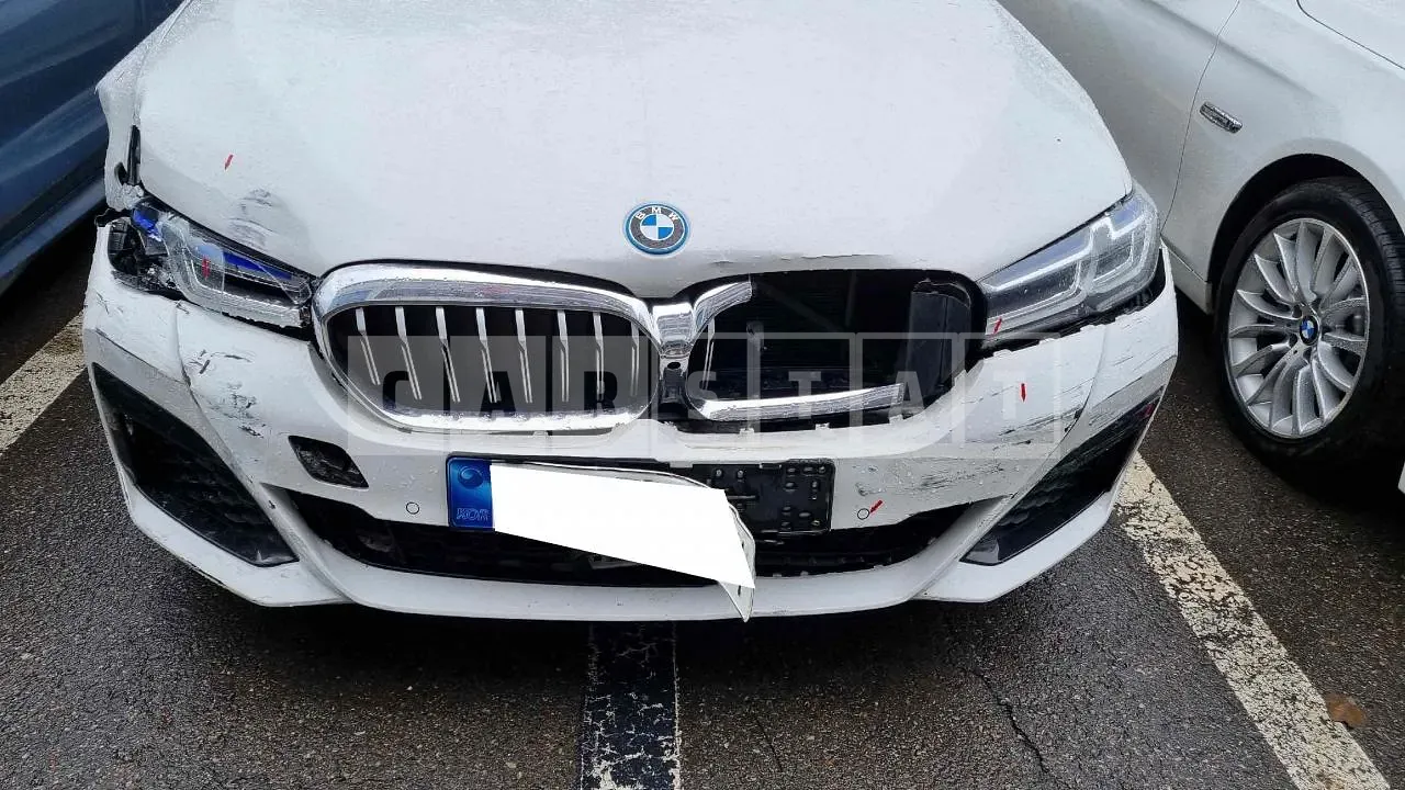 Photo 2 of 41: 2021 BMW 530e, VIN WBA51AG07NCH70720 — Korean insurance auction