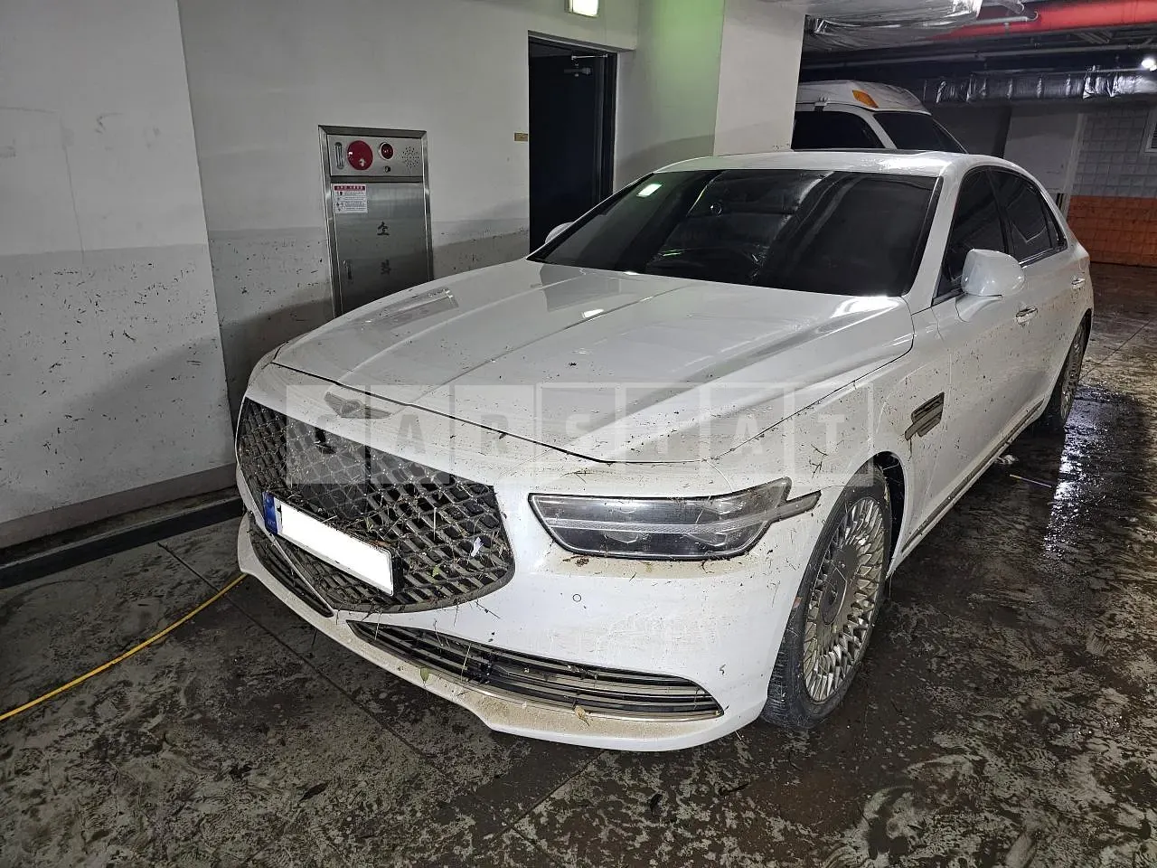 Photo 2 of 19: 2021 Hyundai Genesis G90, VIN KMHG341ADNU096751 — Korean insurance auction