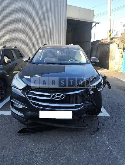 Photo 2 of 29: 2016 Hyundai Santa Fe, VIN KMHSW81UBGU681032 — Korean insurance auction