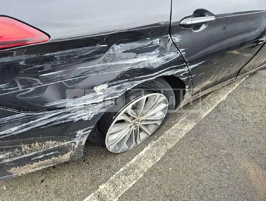 Photo 2 of 18: 2015 Genesis Dh — Korean insurance auction