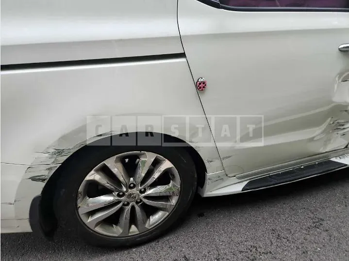 Photo 2 of 9: 2015 Kia Carnivals — Korean insurance auction
