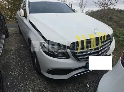 Photo 1 of 12: 2017 Mercedes-Benz E220d — Korean insurance auction