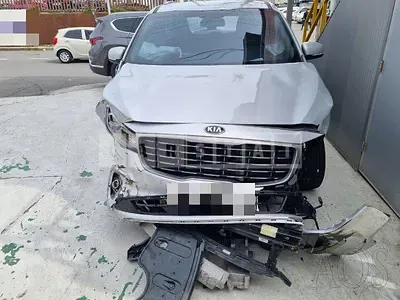 Photo 1 of 15: 2019 Kia Carnival, VIN KNAMB81ABLS621274 — Korean insurance auction