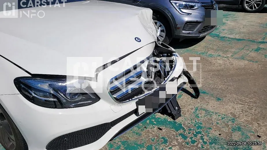 Photo 2 of 24: 2017 Mercedes-Benz E 300 4Matic, VIN WDDZF4KB2HA188690 — Korean insurance auction