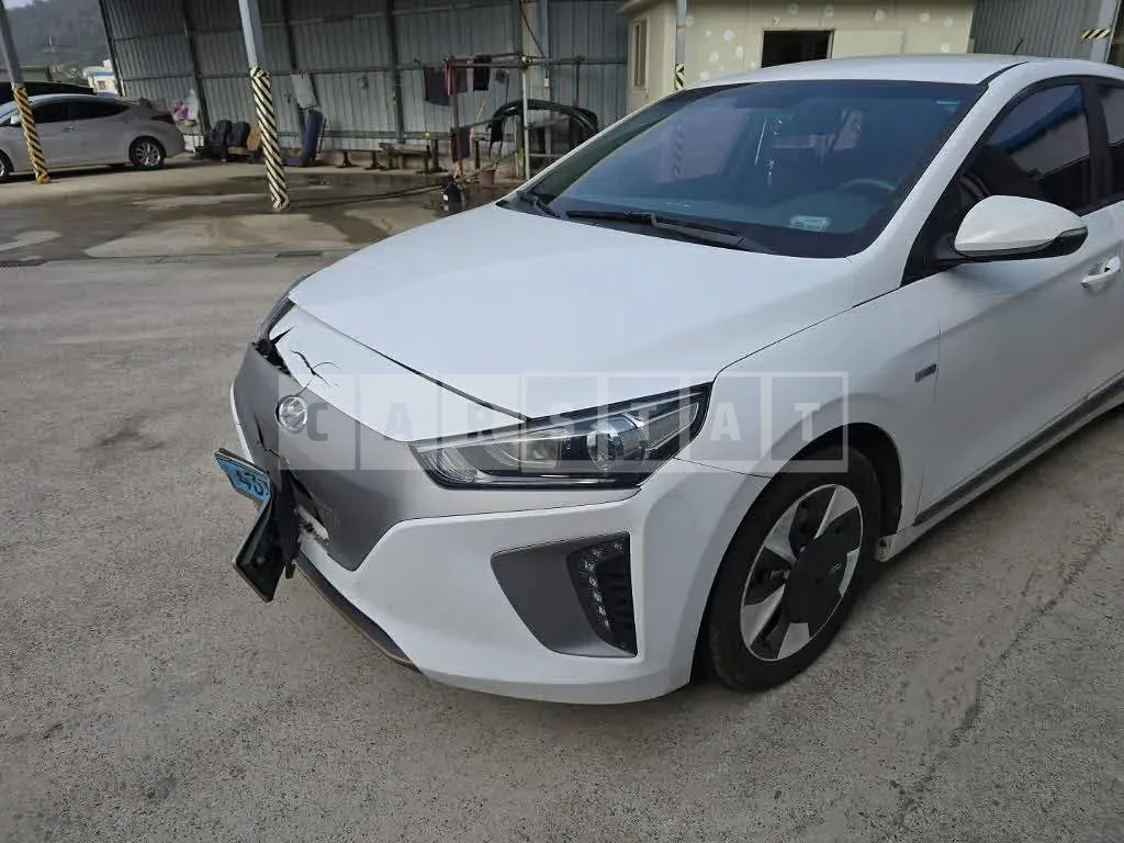 Photo 2 of 17: 2018 Hyundai IONIQ Electric, VIN KMHC851HFJU022575 — Korean insurance auction