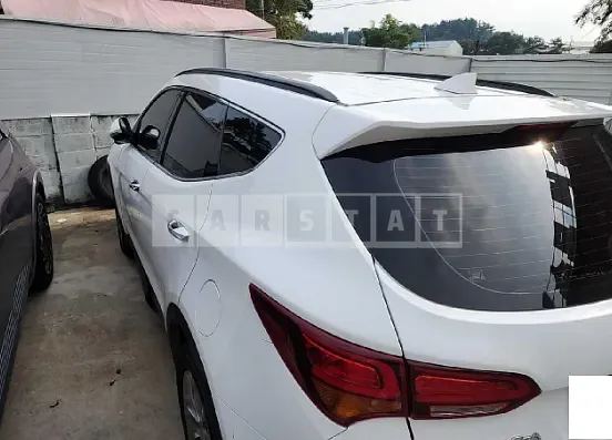 Photo 2 of 11: 2017 Hyundai Santa Fe, VIN KMHSW81UBHU717509 — Korean insurance auction