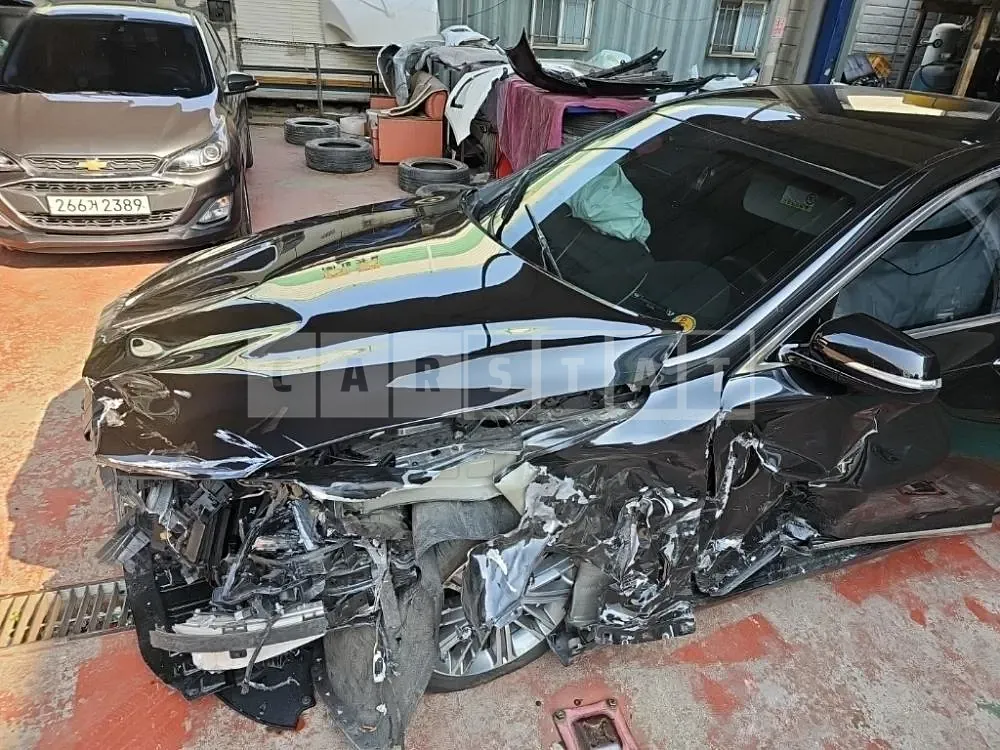 Photo 2 of 8: 2017 Hyundai Genesis /G80, VIN KMHGL41DDJU240006 — Korean insurance auction