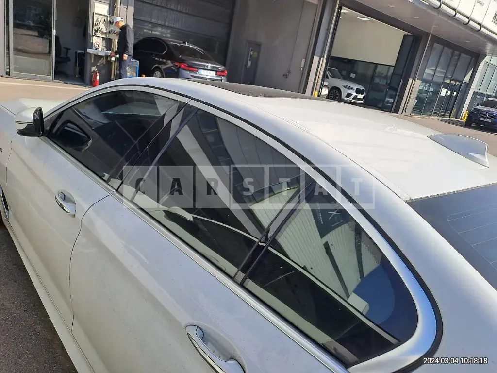 Photo 2 of 50: 2018 BMW 530i, VIN WBAJD3101JG969949 — Korean insurance auction