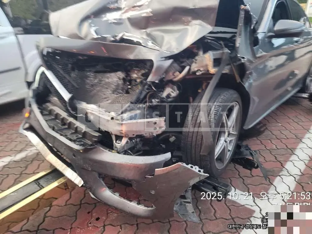 Photo 2 of 7: 2017 Mercedes-Benz C250 d 4Matic — Korean insurance auction