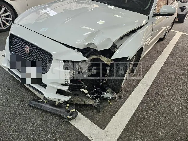 Photo 2 of 7: 2015 Jaguar XE 2.0 d — Korean insurance auction