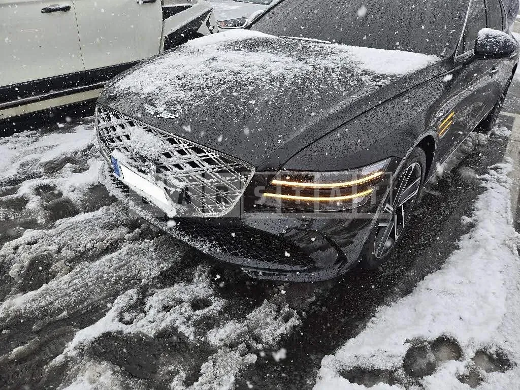Photo 2 of 8: 2024 Genesis G80 — Korean insurance auction