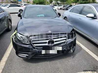 Photo 1 of 17: 2019 Mercedes-Benz E350 4Matic — Korean insurance auction